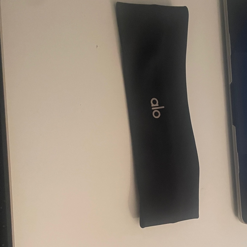 Alo Black Headband